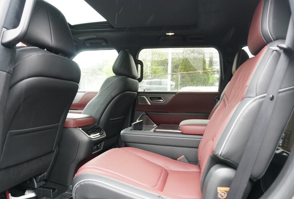 2026 INFINITI QX80 12