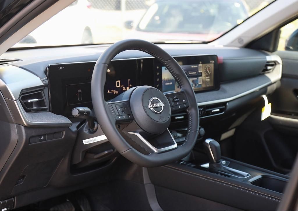 2025 Nissan Kicks 6