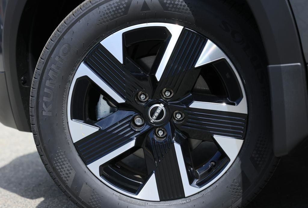 2025 Nissan Kicks 6