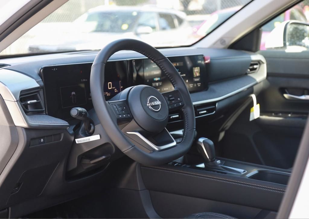 2025 Nissan Kicks 6
