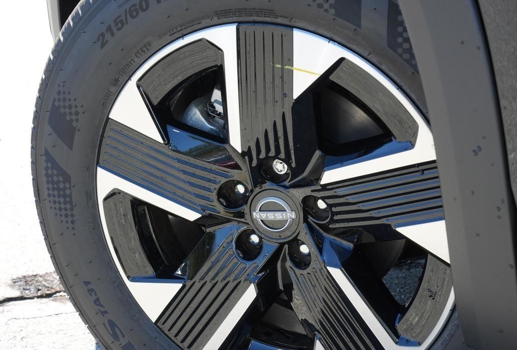 2025 Nissan Kicks 6