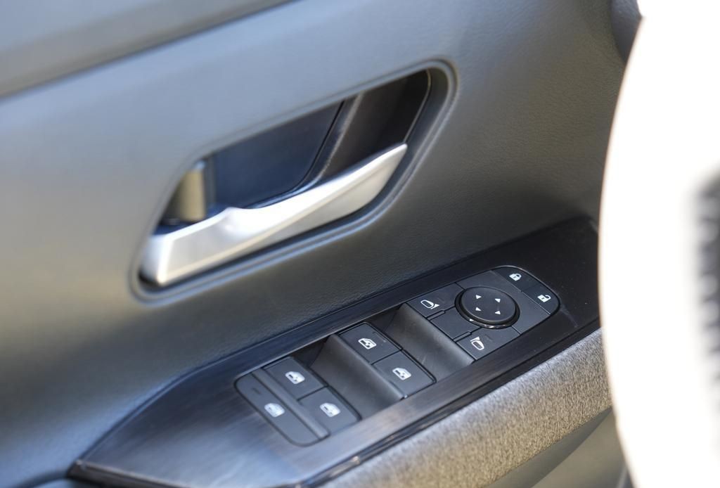 2025 Nissan Kicks 17