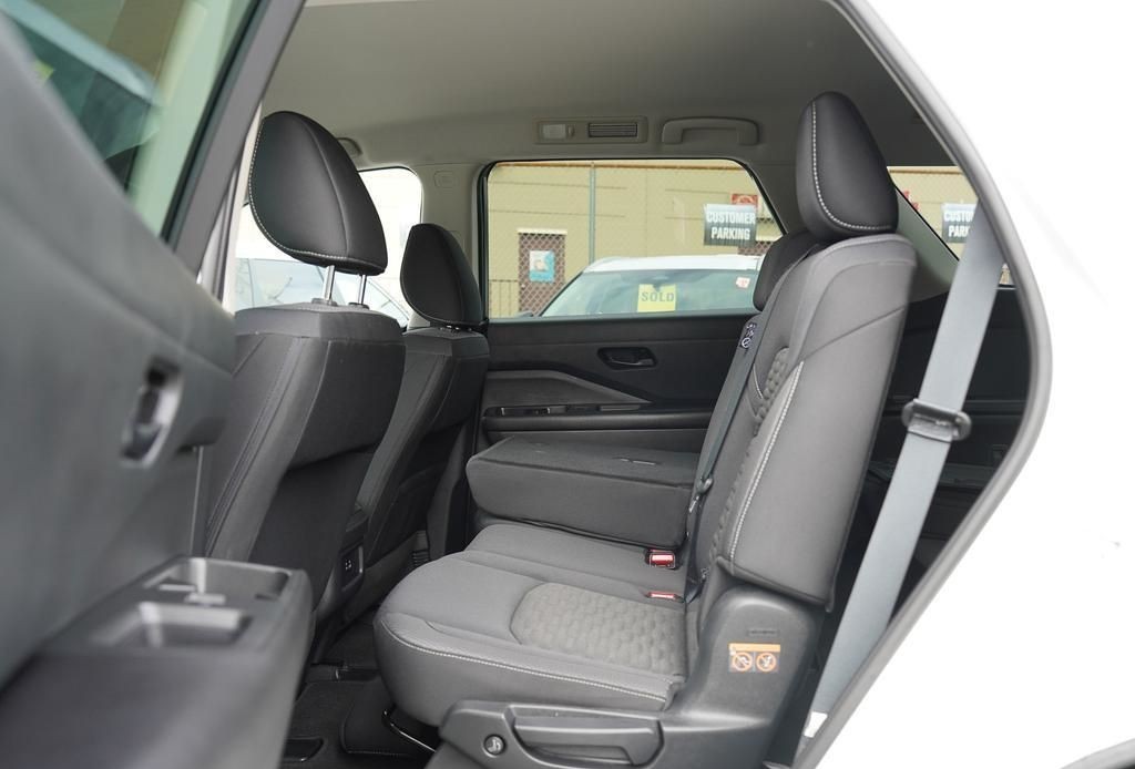 2024 Nissan Pathfinder 24