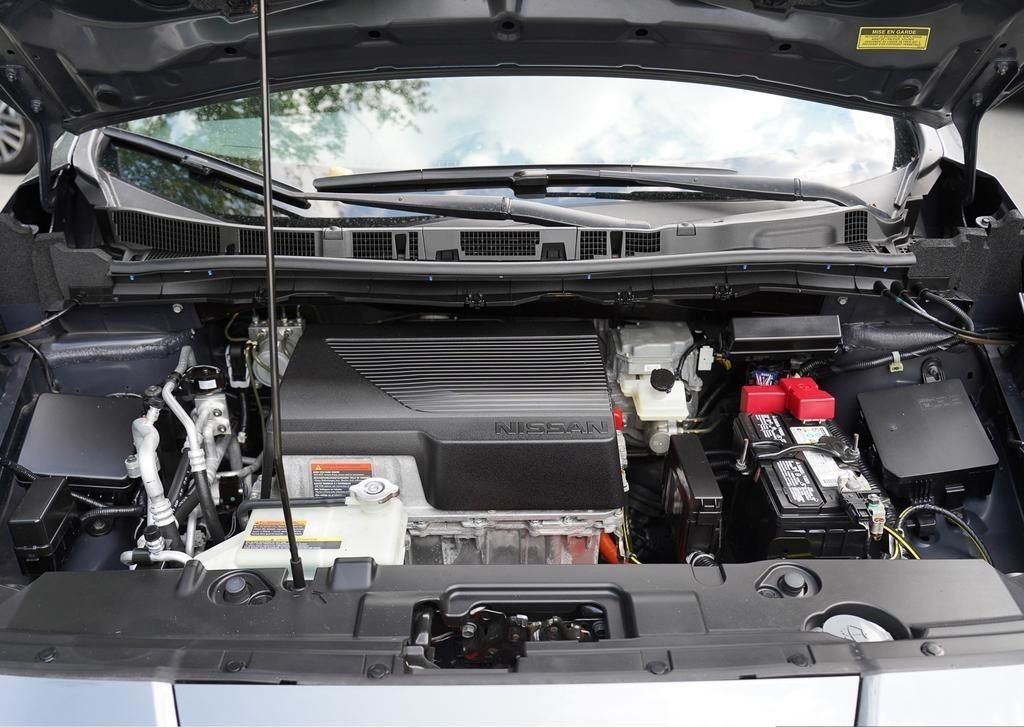 2022 Nissan LEAF 4
