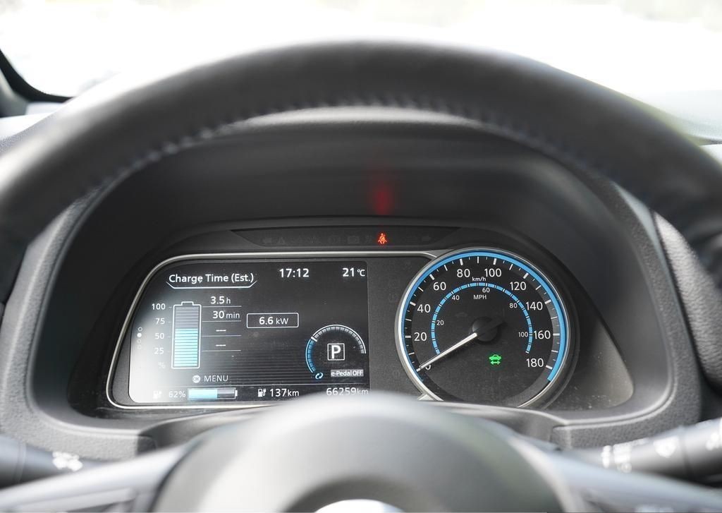 2022 Nissan LEAF 7