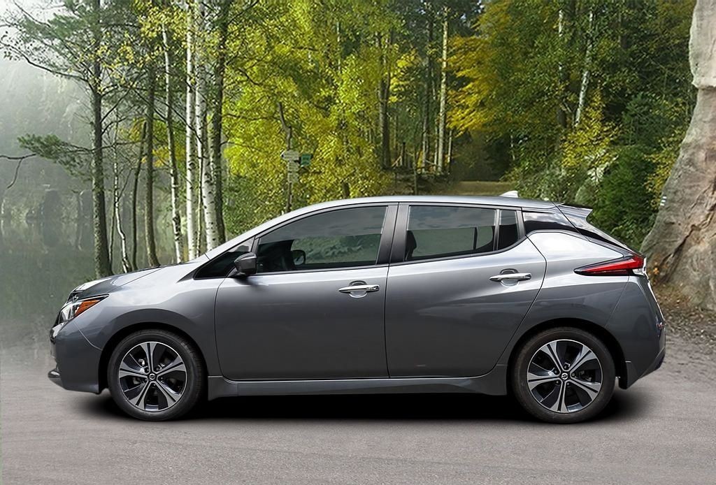 2022 Nissan LEAF 3