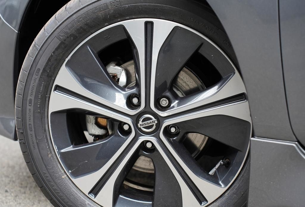 2022 Nissan LEAF 6