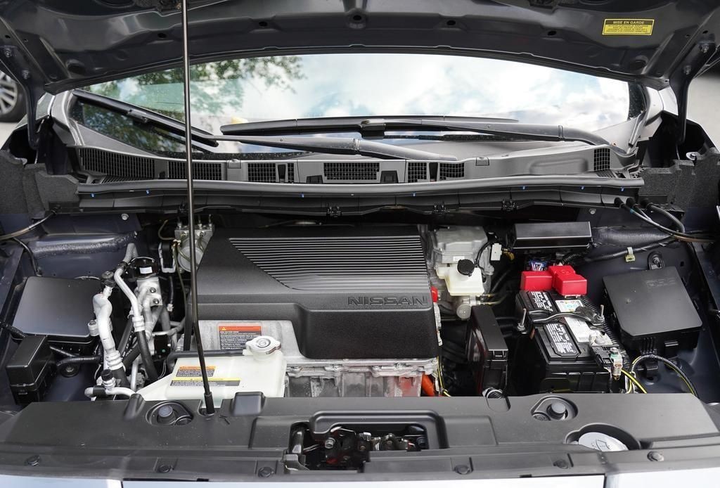 2022 Nissan LEAF 8