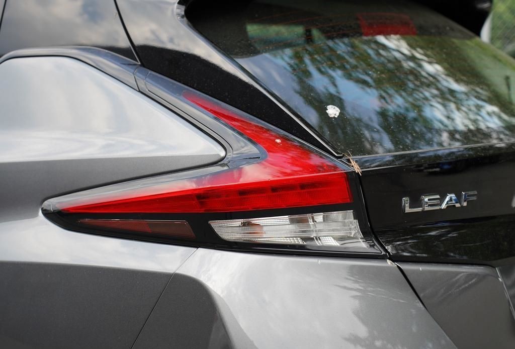 2022 Nissan LEAF 12