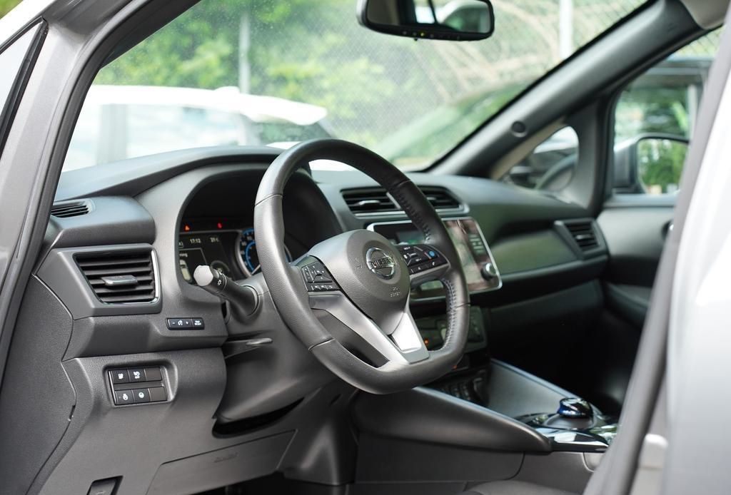 2022 Nissan LEAF 13