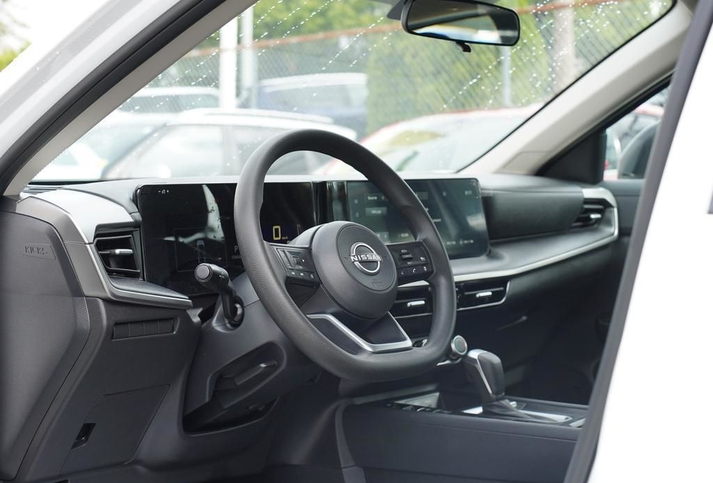 2025 Nissan Kicks 13