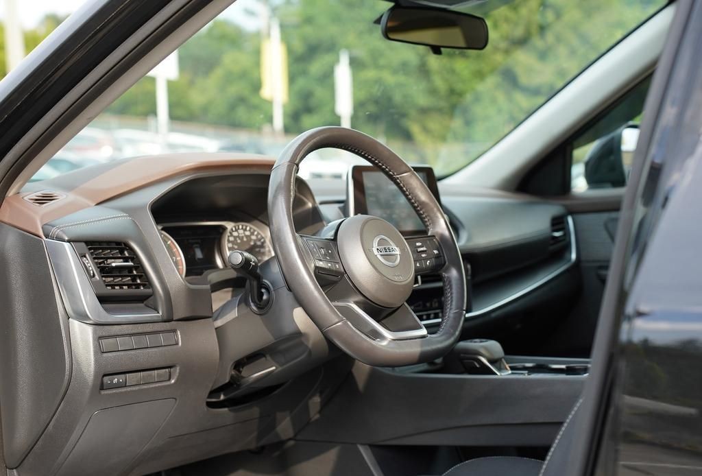 2021 Nissan Rogue 13