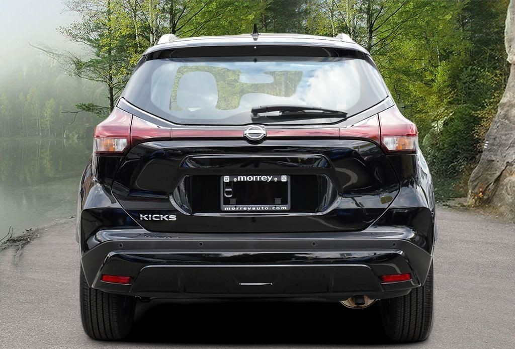 2025 Nissan Kicks Play 5