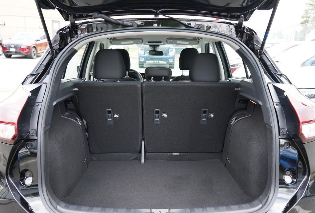 2025 Nissan Kicks Play 11