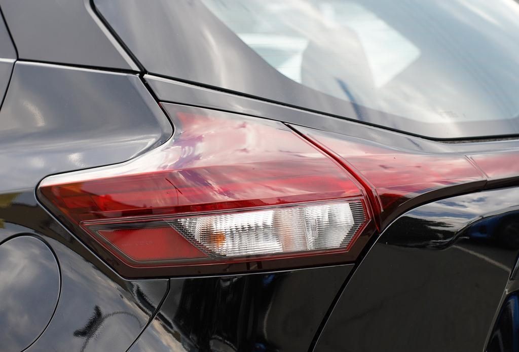 2025 Nissan Kicks Play 12