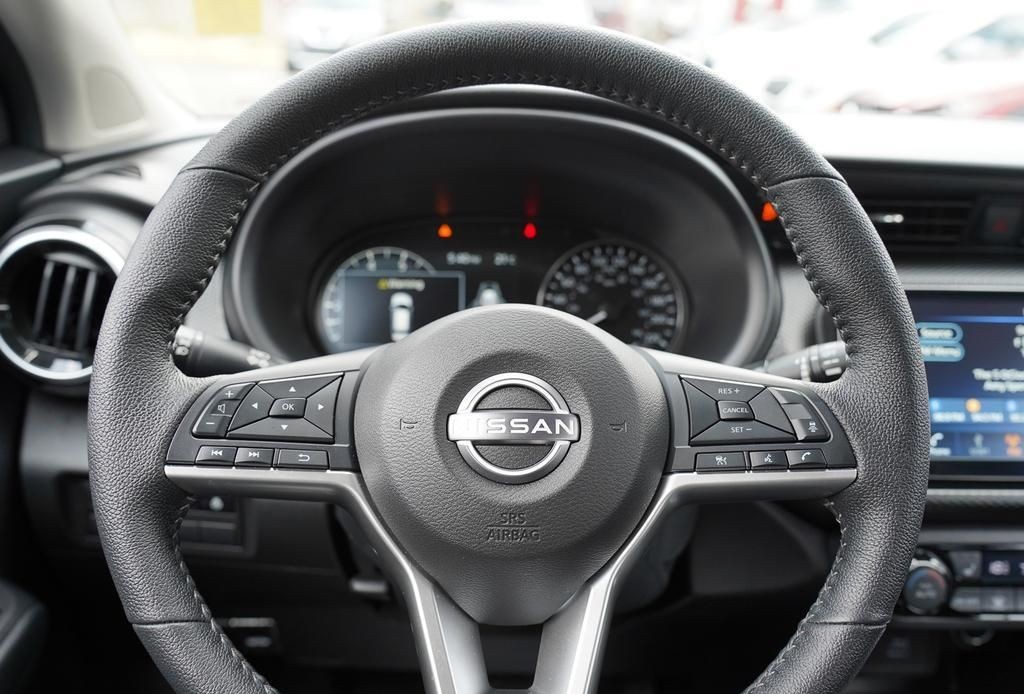 2025 Nissan Kicks Play 14