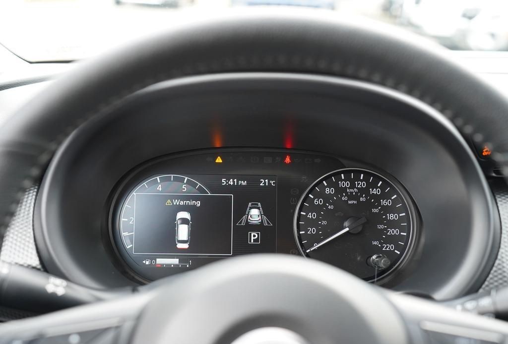 2025 Nissan Kicks Play 15