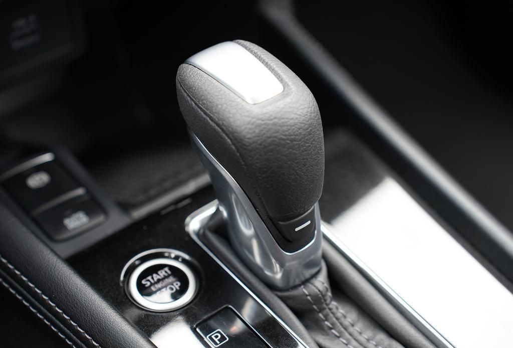 2025 Nissan Kicks Play 19