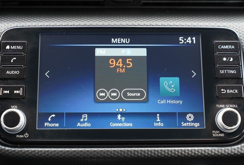 2025 Nissan Kicks Play 21