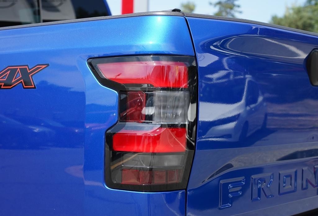 2024 Nissan Frontier 12