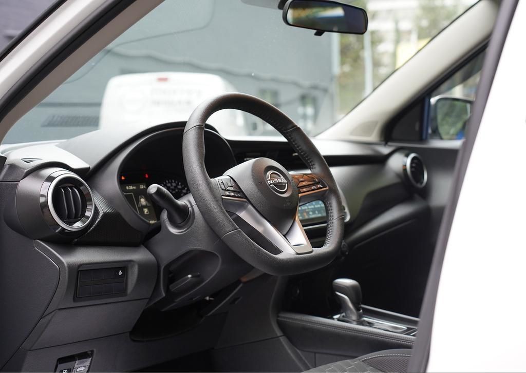 2024 Nissan Kicks Play 6