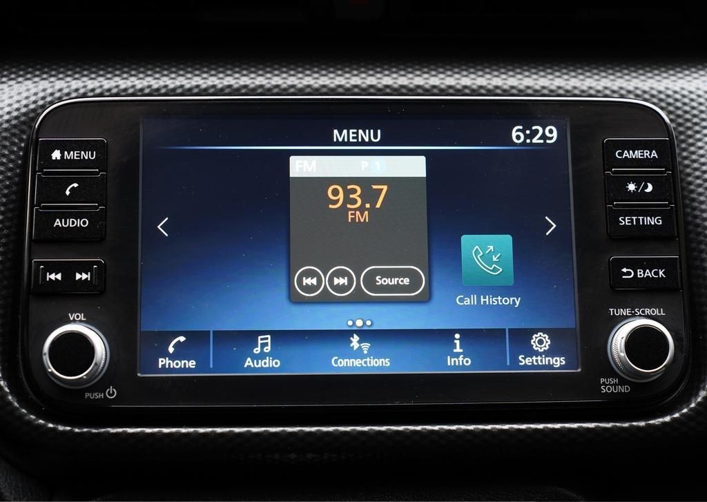 2024 Nissan Kicks Play 9