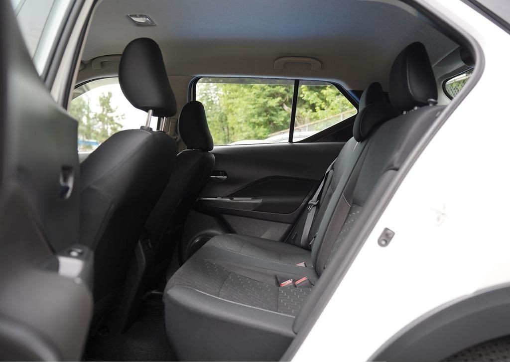2024 Nissan Kicks Play 10