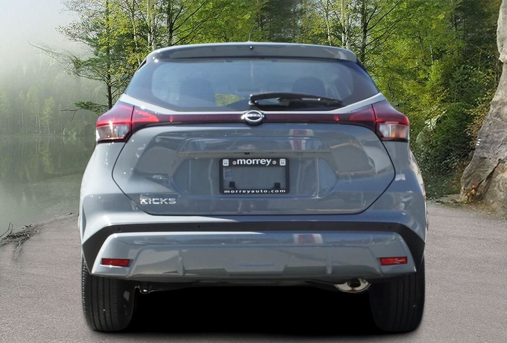 2025 Nissan Kicks Play 5