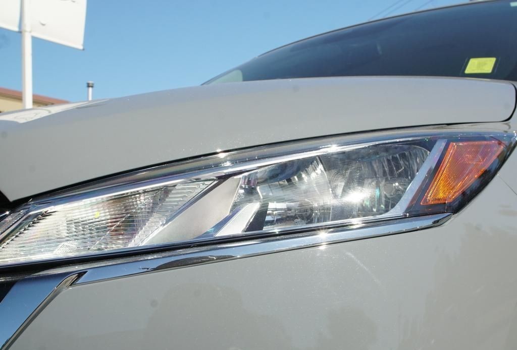2025 Nissan Kicks Play 10