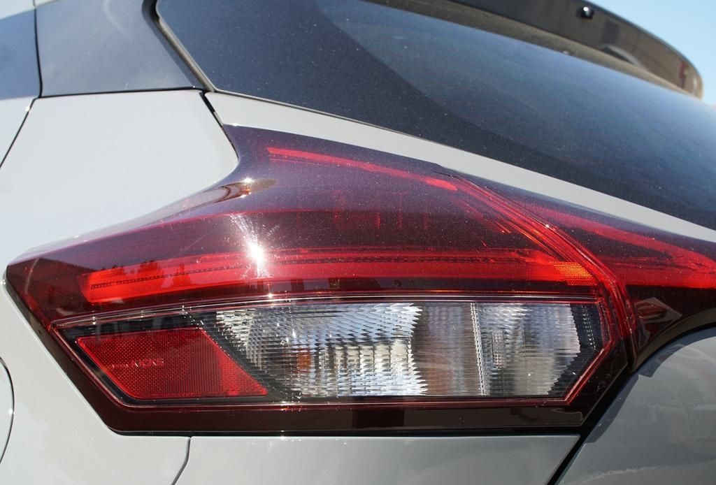 2025 Nissan Kicks Play 11