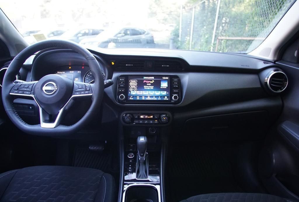 2025 Nissan Kicks Play 14