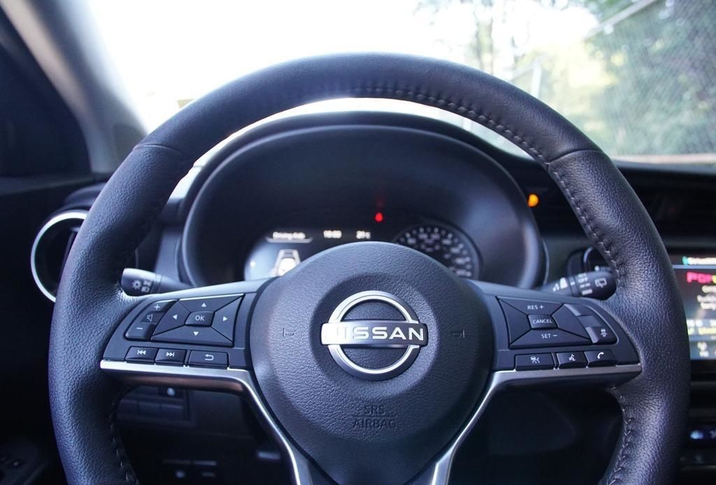 2025 Nissan Kicks Play 16