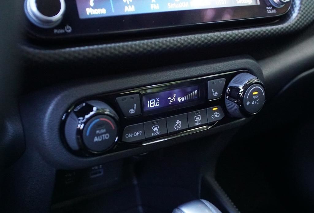 2025 Nissan Kicks Play 21