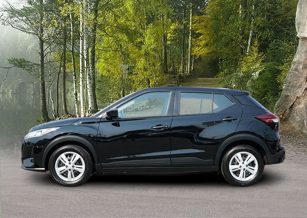 2024 Nissan Kicks Play 1