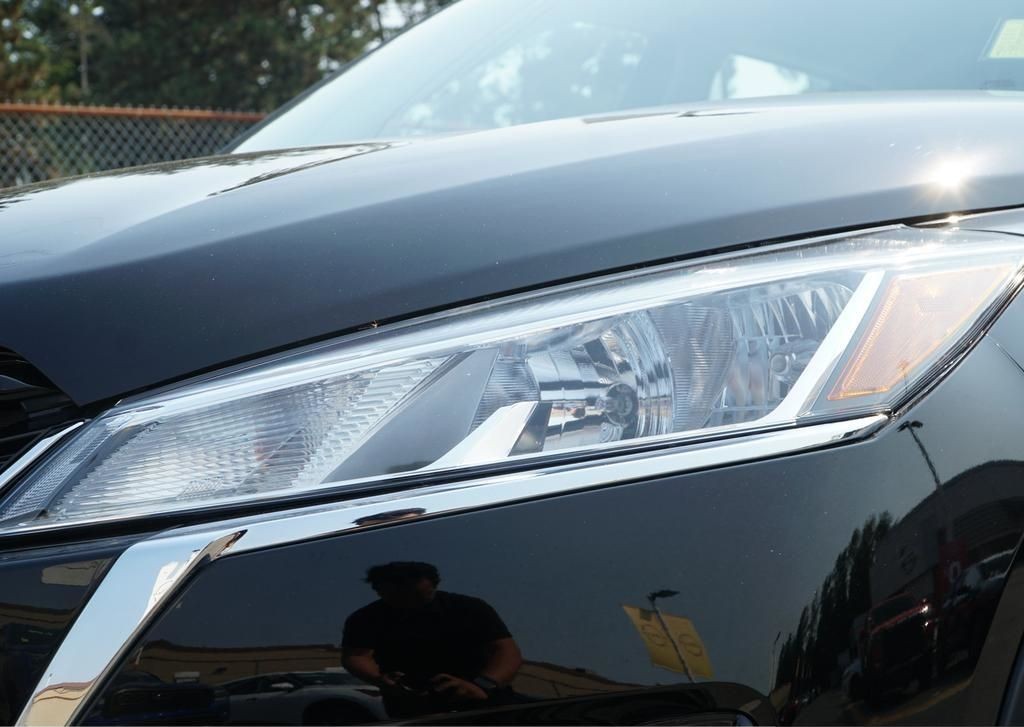 2024 Nissan Kicks Play 5