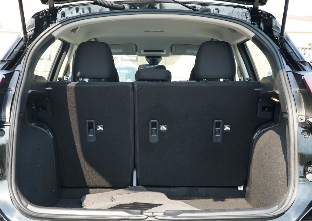 2024 Nissan Kicks Play 6