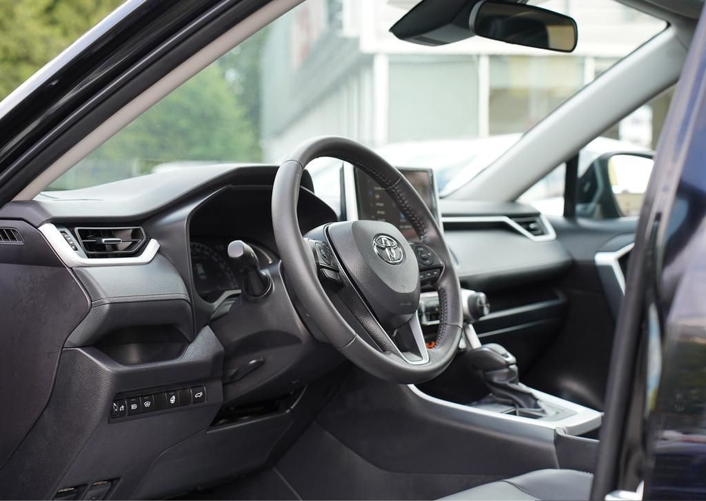 2025 Toyota RAV4 13
